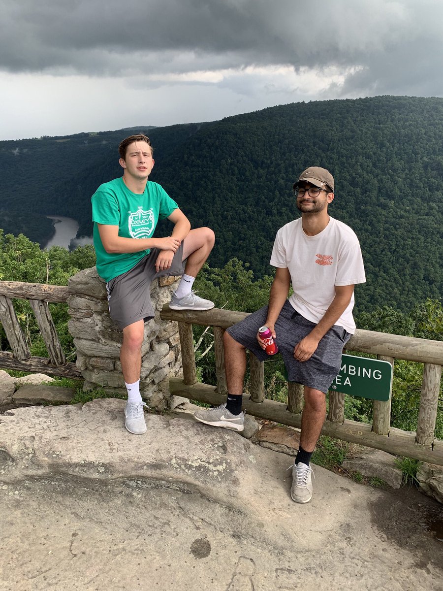_mikerink's tweet photo. Only here to wish @CameronInDaCut a blessed 23!!! Don’t die tonight 😤 https://t.co/RhAoXTvbFM