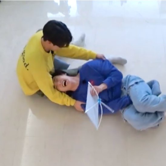 prodK0YA's tweet photo. the safest and happiest in hobi's arms https://t.co/f8MAqjAr6V