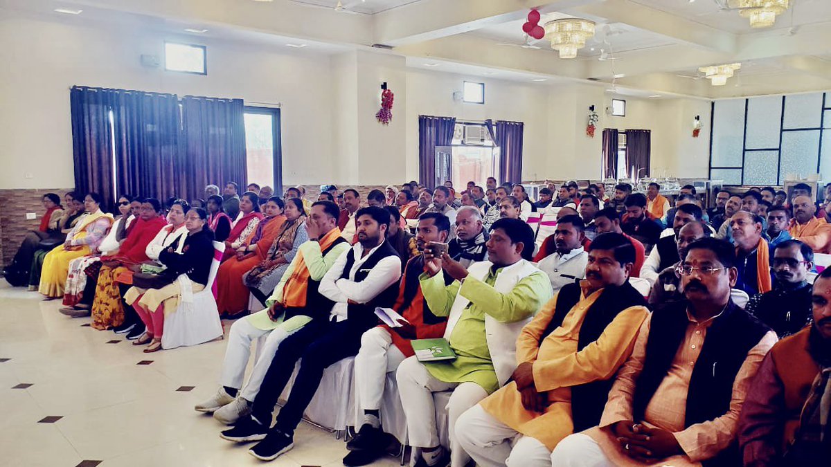 satyakumar_y's tweet photo. Addressed the 'Nagar Nigam Baithak’ of Ayodhya Mahanagar.

@BJP4India is committed to make the dream of PM @narendramodi Ji of making Ayodhya a cultural epicenter equipped with all modern technology &amp; infrastructure a reality. https://t.co/8stHEJeOLW