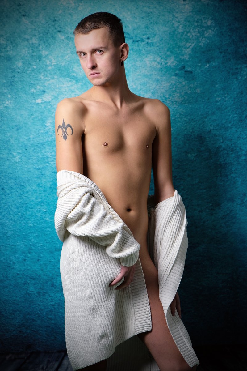 topher_lynn's tweet photo. Flashback to serving some nude prep style modelling with @TeilePhotograph
#malemodel #maleform #suggestednudity #photoshoot #flashback #preppynude #studio https://t.co/kvNAlmk6tP