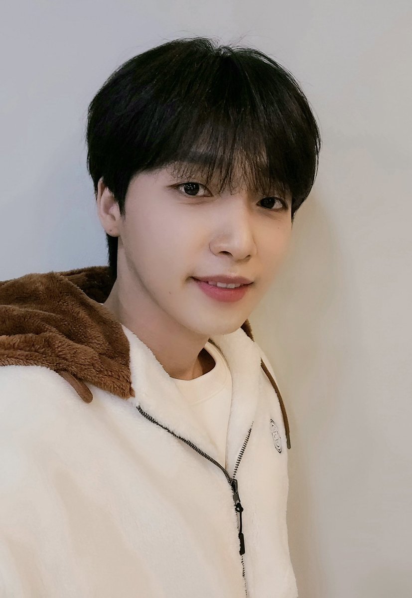 jeongsewoon_twt's tweet photo. [#정세운]
#KBS_Cool_FM 89.1MHz 📻
#강한나의_볼륨을_높여요 🔊
오늘도 강백정 삼남매의
꿀 뚝뚝 떨어지는 찰떡케미를 보여준
<찐! 선곡로드> 완료! 🐻💕

#JEONGSEWOON https://t.co/c2MdWkvukP