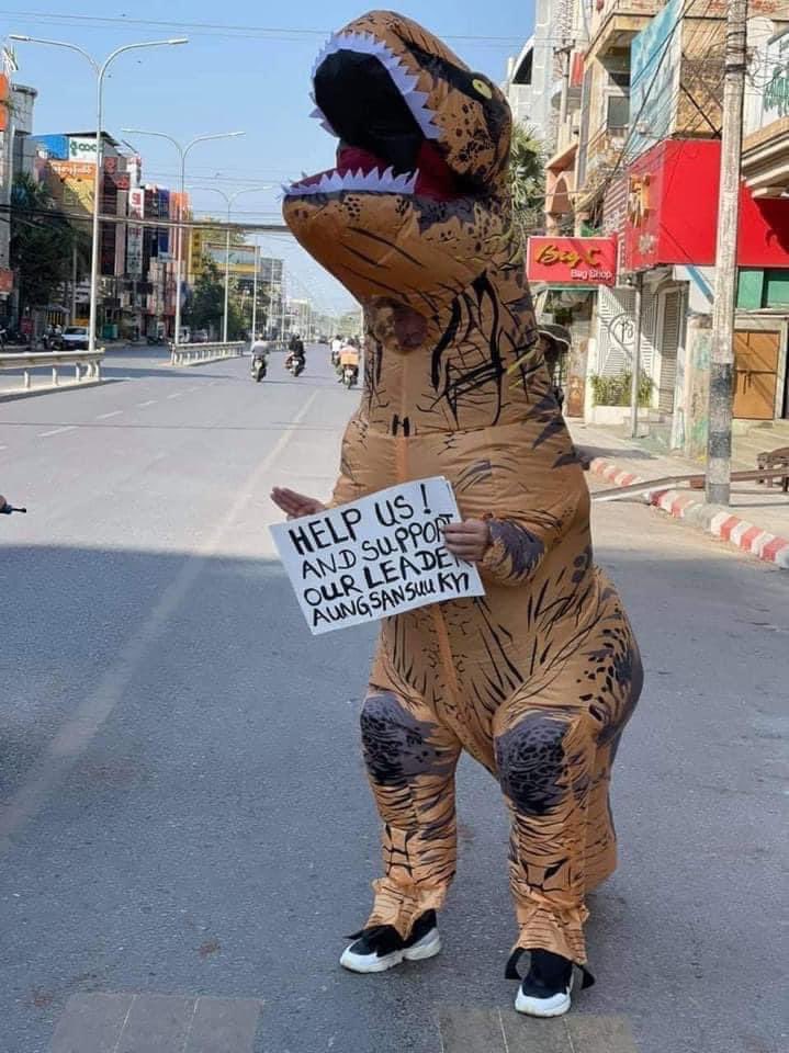HazelHnin_RBwar's tweet photo. #WeNeedDemocracy
#SaveMyanmar
#WeNeedJustice
#HearTheVoiceOfMyanmar
#WhatsHappeningInMyanmar
#CivilDisobedienceMovement https://t.co/XU5o2YmxqA