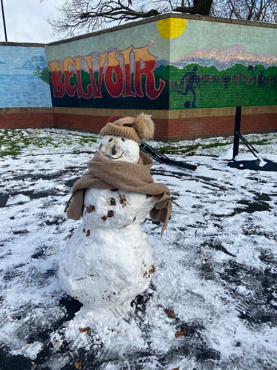 The snow has been enjoyed by everyone on Belvoir today - the guys have built a fabulous Snowman! Who doesn't love a snow day! <a href="/rincewindrunnin/">Slot Machine</a> @BradgateUnit <a href="/LPTnhs/">Leicestershire Partnership NHS Trust</a> #SnowDay #SnowMan #MentalHealth #PICU #snow