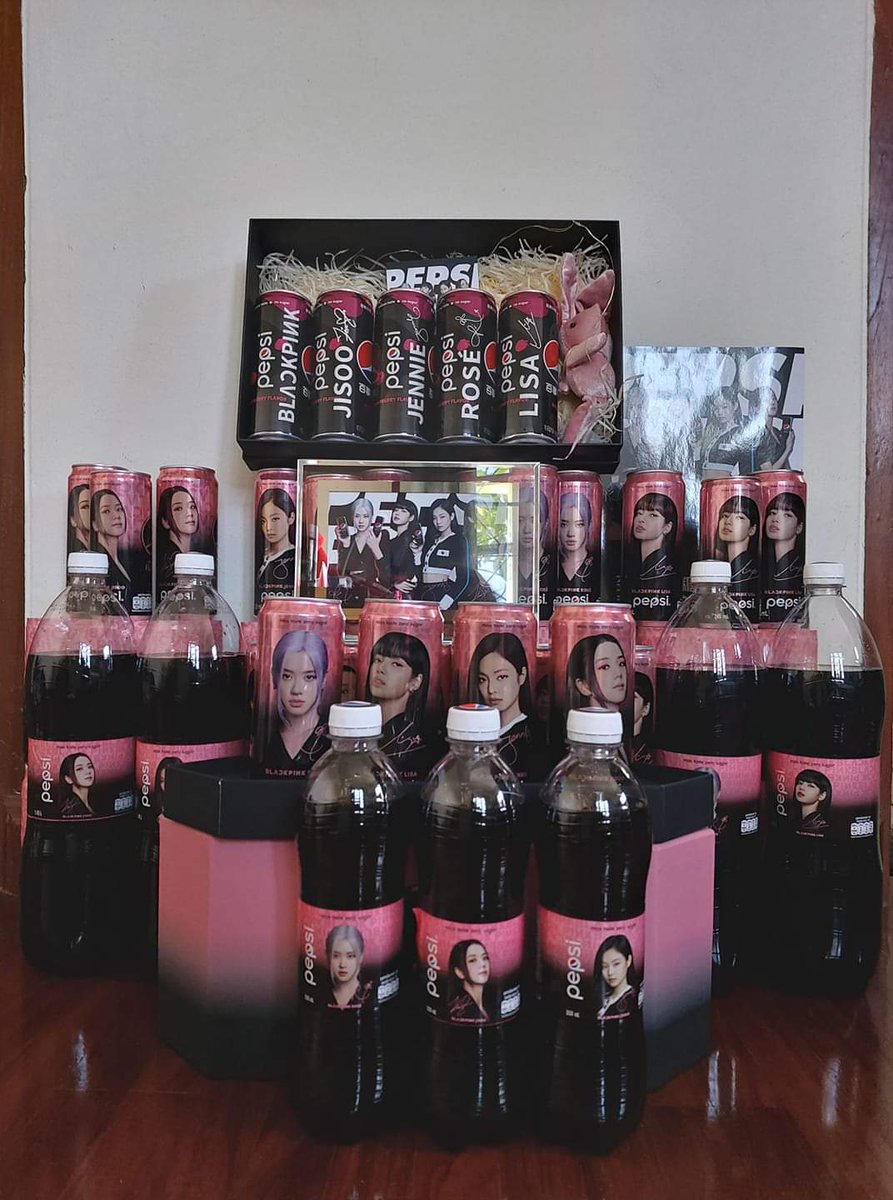 KathyGoblin's tweet photo. เริ่ดด!! ไม่ว่าจะมาลุคไหน No sugar no regret หรือ For the love of it ก็พร้อมเพย์พร้อมเหมาจะเชียร์ #teamtaew ซ่าแซ่บรับร้อนเหมือนเป๊ปซี่น้ำดำหนึ่งในใจ คุณค่าที่เราคู่ควร #PepsiSummer #KeepFizzing #ForTheLoveOfIt
#PepsiSummerVirtualShow
#PEPSIxBLACKPINK
@PepsiThailand https://t.co/y2Qz7DLQwX