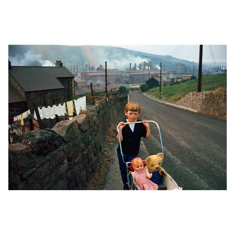 One of the most exciting things that's happened photographing Wales is finding some locations of Bruce Davidson's brilliant photos from the 60s. Often misattributed to Cwmcarn, but as  @robtelford pointed out, they are in fact Waun Lywd in Ebbw Vale. The first one is Bryn Terrace