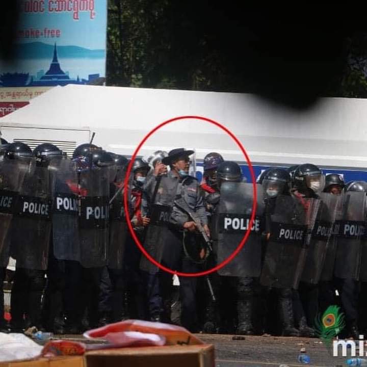 WinThu13817623's tweet photo. The Higher Ranked Officer of Myanmar Police 
Shoot Down three  Citizens in Naypyidaw. Without Warning. Two Seriously  Injuried &amp; One in life &amp; Dead. 

#savemyanmar
#unlawful_police
#break_human_Right https://t.co/lsEFKObxgZ