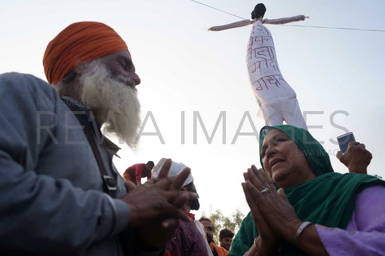 rewaimages's tweet photo. Women and children have been at the forefront of the farmers’ protests at the Singhu border in Delhi. They still continue to lead the fight for their rights.
.
visit : https://t.co/E9lDGADGLs
.
.
.
#FarmersProtest #standwithfarmerschallenge  #SpeakUpForFarmers #iamwithfarmers https://t.co/BN6DYHN6t4