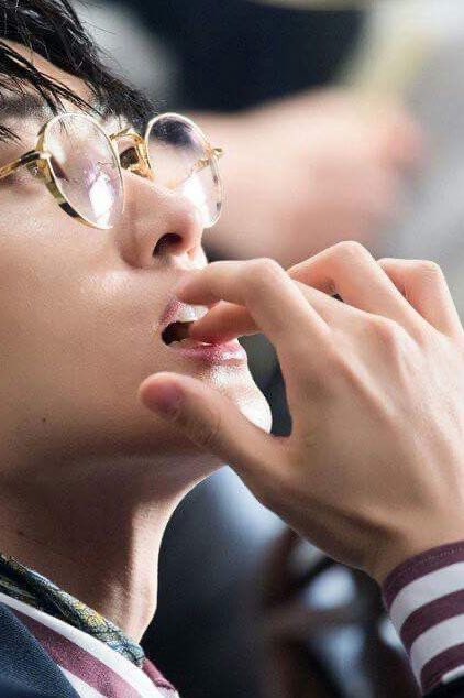 hyukjae’s beautiful hands— appreciation thread