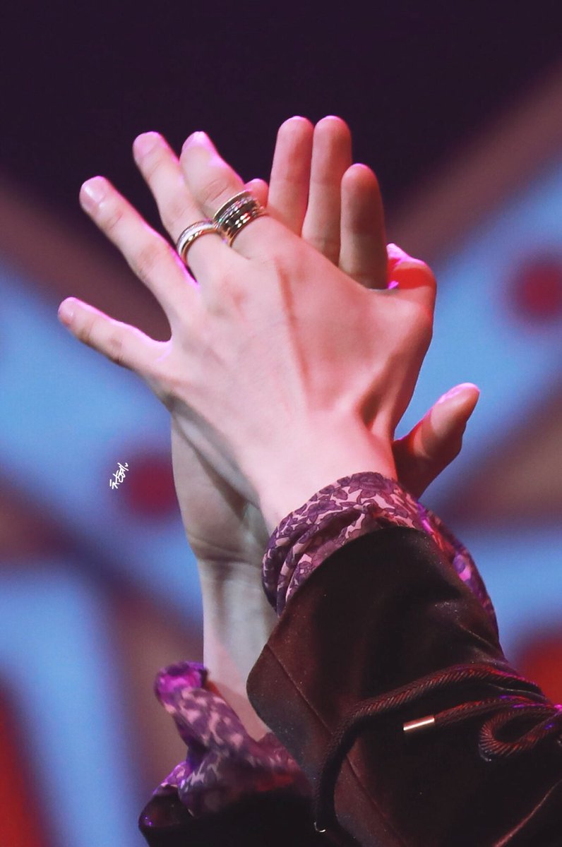 hyukjae’s beautiful hands— appreciation thread