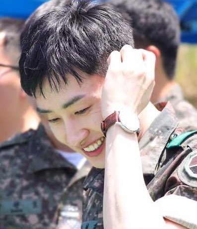 hyukjae’s beautiful hands— appreciation thread