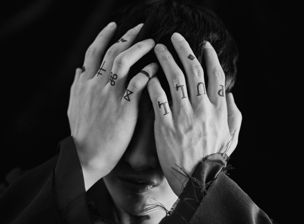 hyukjae’s beautiful hands— appreciation thread