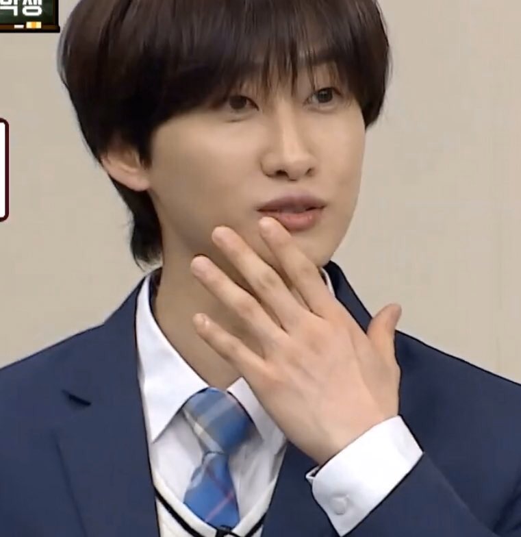 hyukjae’s beautiful hands— appreciation thread