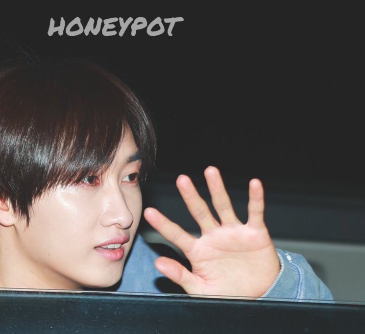 hyukjae’s beautiful hands— appreciation thread