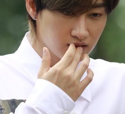 hyukjae’s beautiful hands— appreciation thread