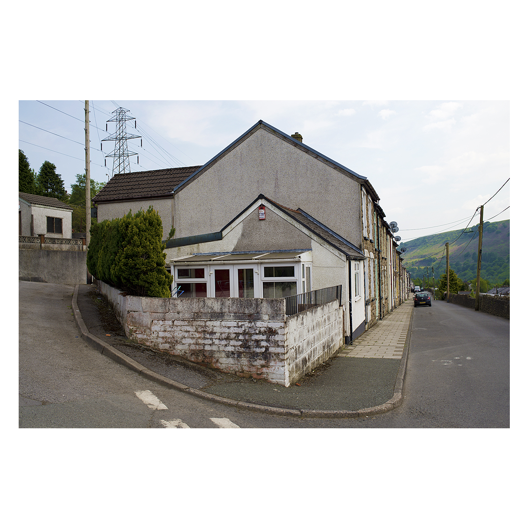 All the spots he photographed are very close, which was a real surprise to me. This faces the spot of Sandra's portrait