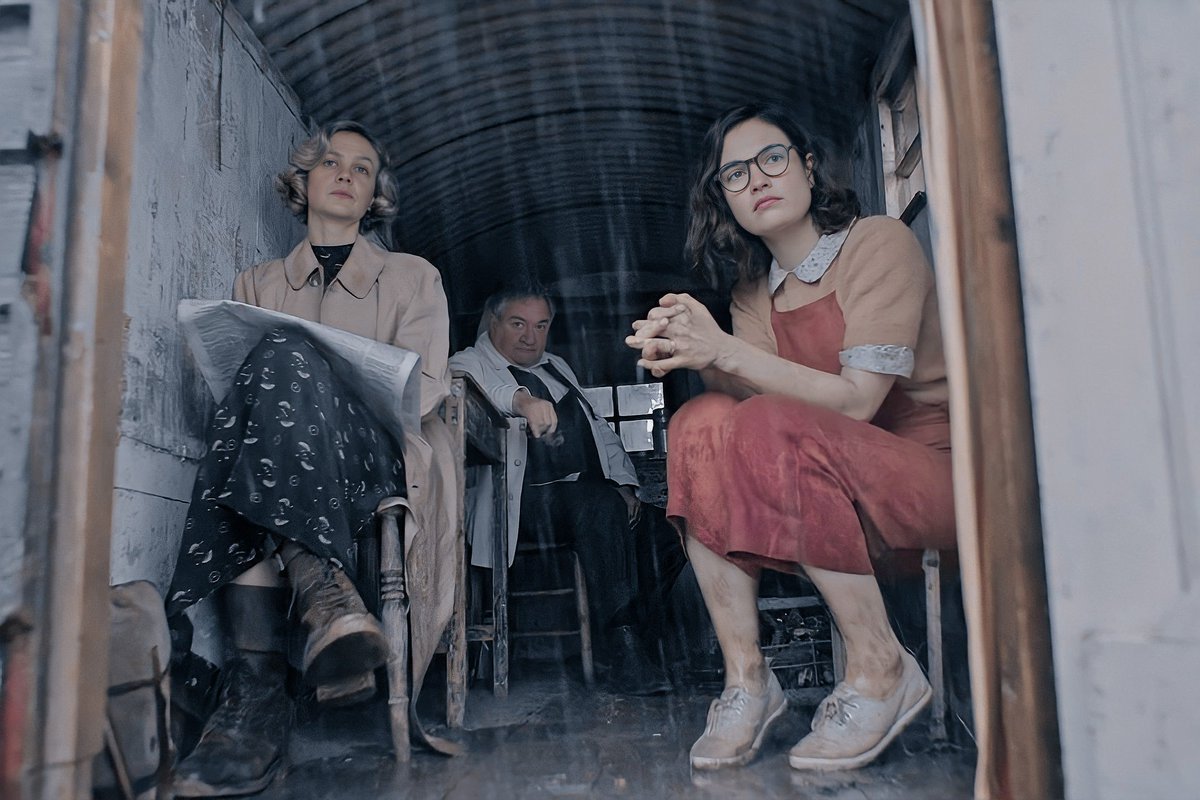 Экранизации 2021. Экранизации 2021. Блаженство 2021 сальма хайек. Брэдли купер аллея кошмаров. Экранизации 2021.