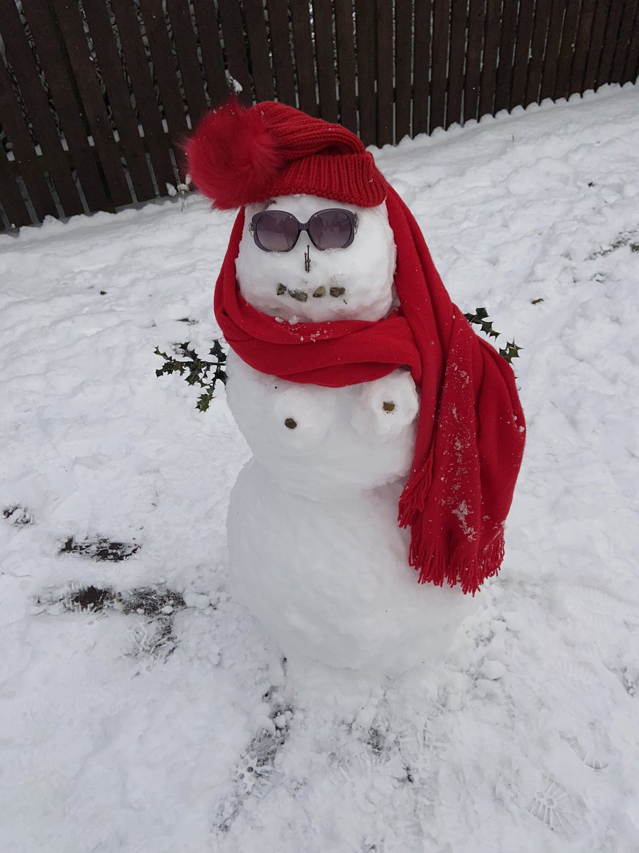 MARYDEMP's tweet photo. #SnowWoman #snowday 😂⛄️❄️ https://t.co/LgvIUUKnJJ