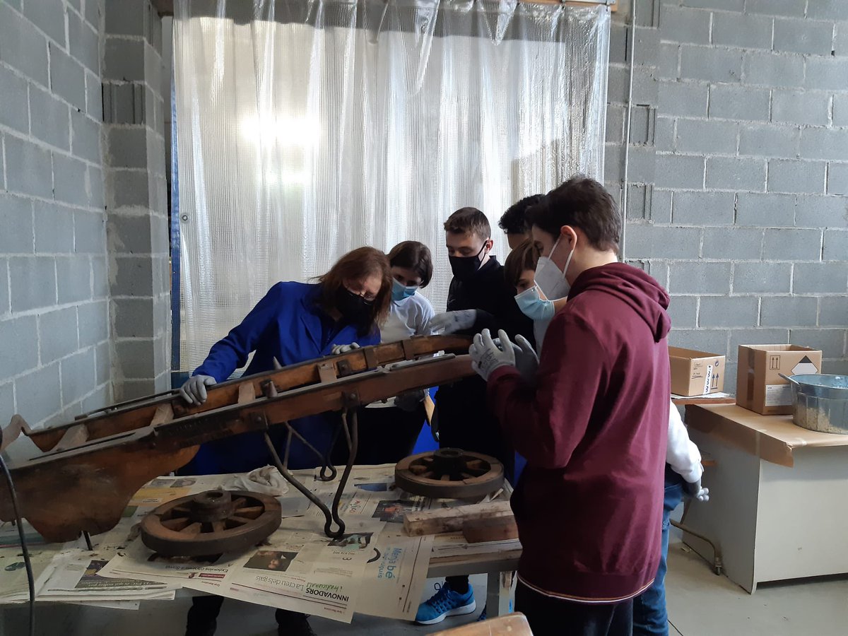 museudelter's tweet image. A partir d’avui, cada dimarts alumnes de @LaSalleManlleu ens ajuden a recuperar patrimoni. Molt benvinguts! #ProjecteFaig #aprenentatgeservei #ApS #Manlleu