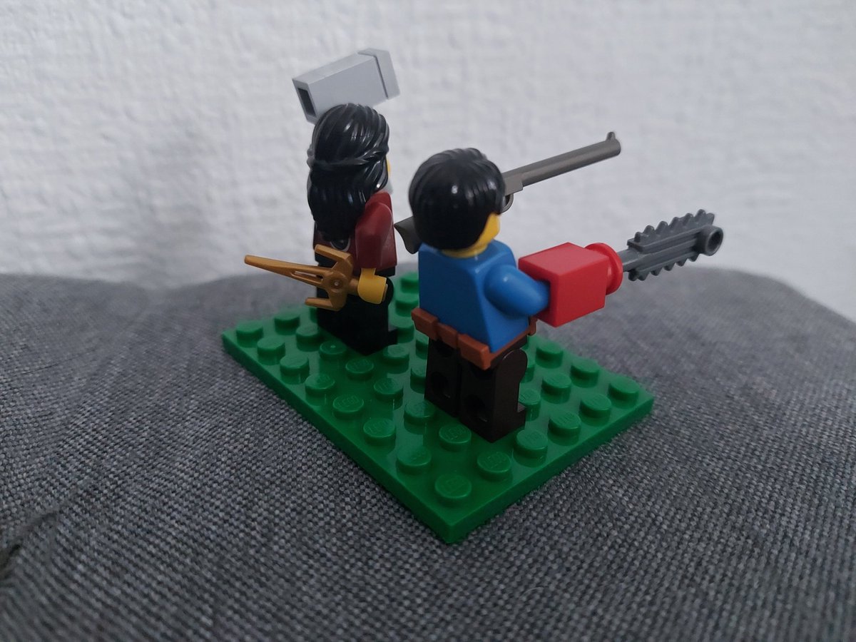 JapanesePikachu's tweet image. I made Ash and Kelly from Ash vs Evil Dead with Lego!
@GroovyBruce @ImDanaDeLorenzo 
#ashvsevildead #LEGO #ashyslashy #Ash #Kelly