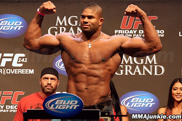 Steroid Overeem —> Shaq While their careers only really compare before Reem got to the UFC, these two had to be together considering they are two of the largest human beings to ever walk earth