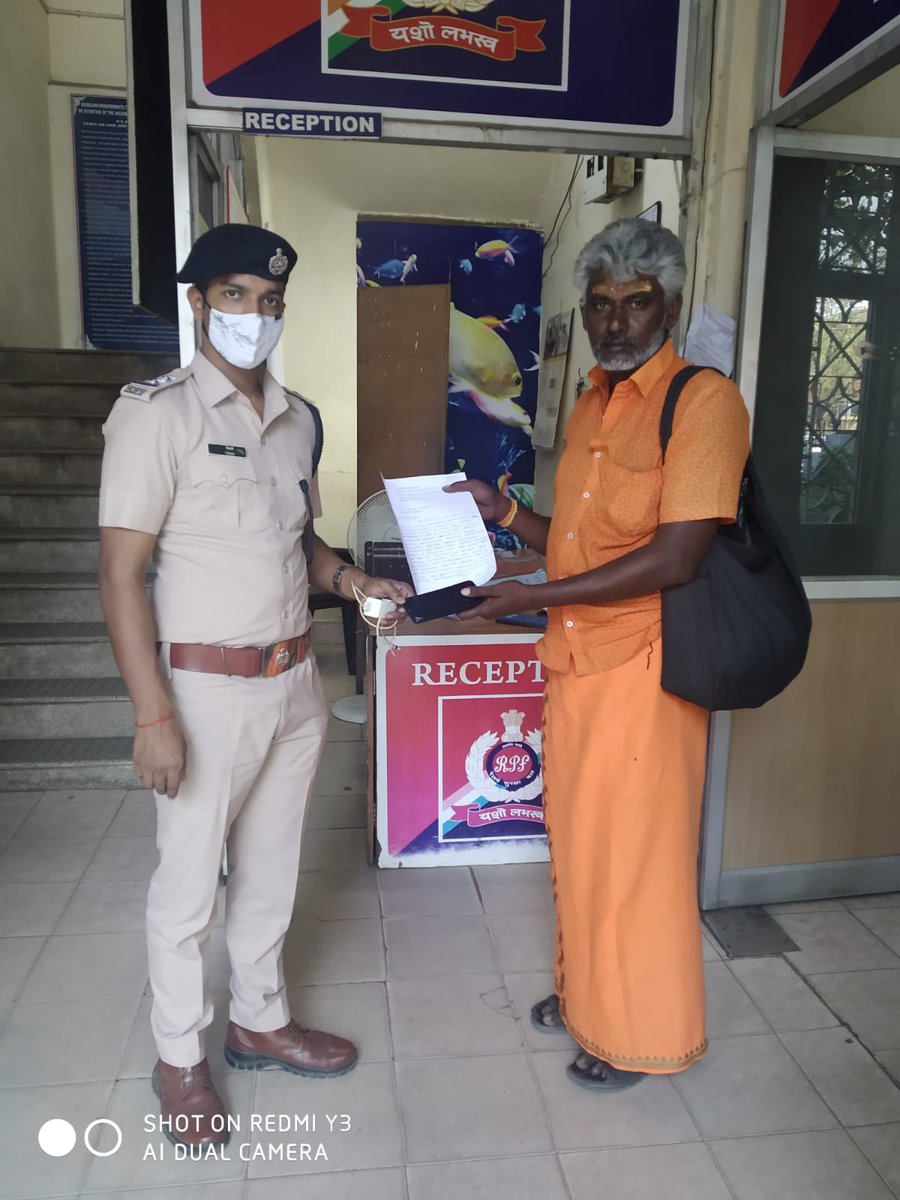 rpfsrmas's tweet photo. On 08.02.2021 ,Through RPF Help line 182 a passenger retrieved his forget Mobile phone valied Rs.15000/- at Egmore Rly station@ Chennai.@RPF_INDIA @rpfsrly @GMSRailway @DrmChennai @rpfsrly @RailwaySeva @RailMinIndia @PiyushGoyal
#DIAL182 FOR SAFETY & SECURITY AT RAILWAYS# https://t.co/dfaZrmumlc