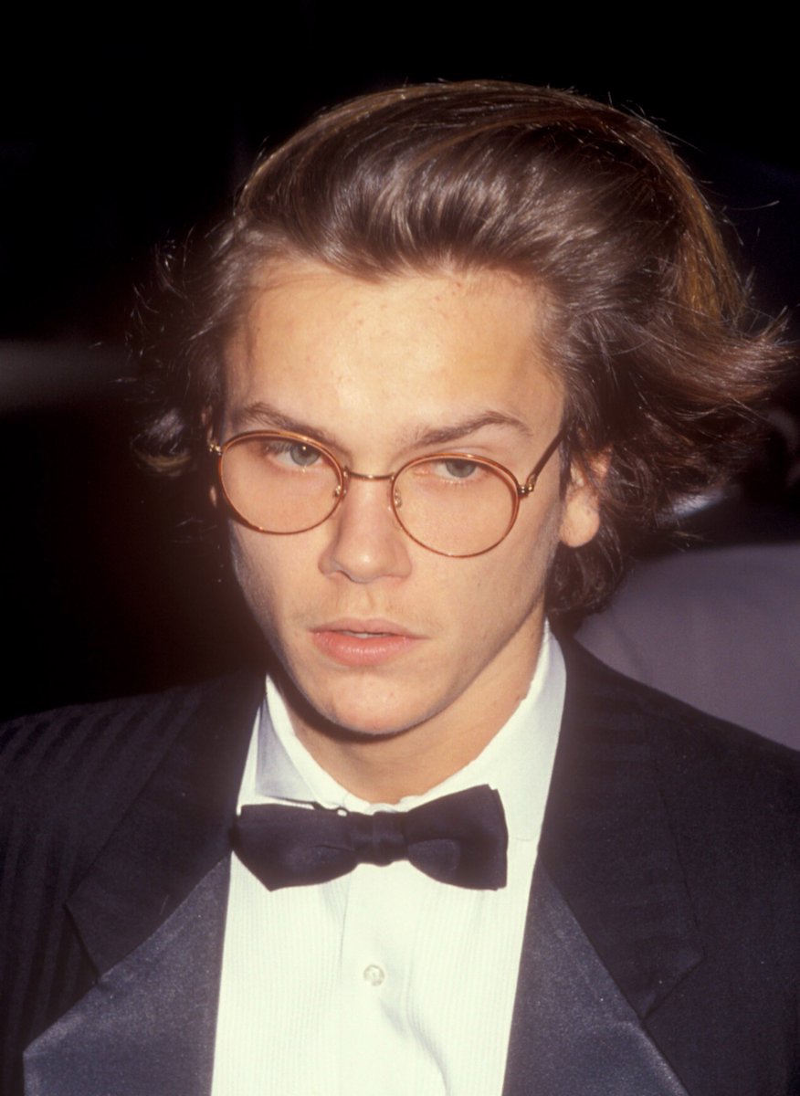 phoenixsgallery's tweet photo. 1 year ago today, Joaquin Phoenix mentioned River in his Oscar acceptance speech

“When he was 17, my brother wrote this lyric, he said 'run to the rescue with love and peace will follow.'” https://t.co/IWKsS9Q06V