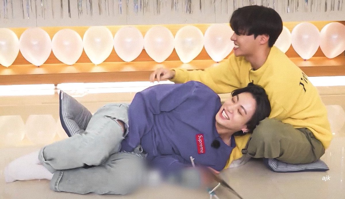 archiveforJK's tweet photo. this moment </3 https://t.co/UEEunykYo0