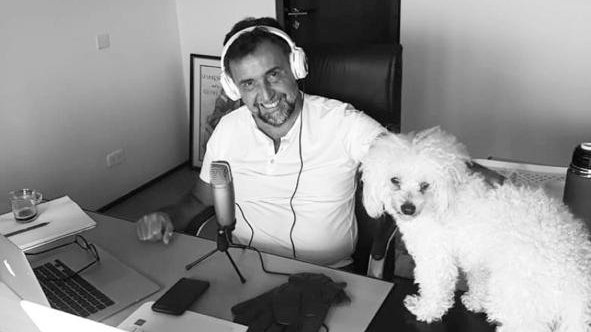 rinconet's tweet photo. "Tenemos una oposición cuyo único plan alternativo es desandar lo poco que se pudo avanzar en este tiempo." @robdnavarro en #Navarro2023 @eldestape_radio #CocoaFree https://t.co/JUb250PsO6