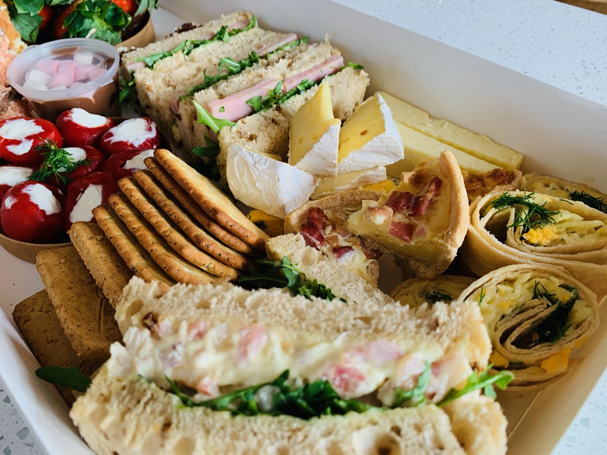 lovelyloaf's tweet photo. Decorated with a collection of savoury and sweet little snacks, and freshly made with love for you this Sunday.  

Why not complete it with everybody’s favourite sparkling white wine? 

Get your Loaf Valentine’s Treat Box at https://t.co/okj1H40WRd. https://t.co/Wrf4cDQzQa