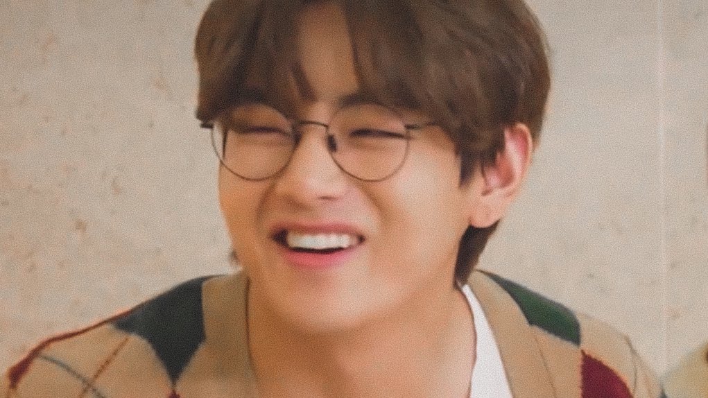 archivefortae's tweet photo. taehyung is truly our happiness preacher 😭 https://t.co/oTlMi2gQsC