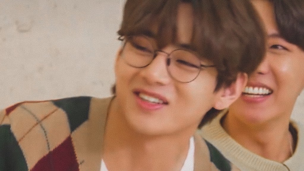 archivefortae's tweet photo. taehyung is truly our happiness preacher 😭 https://t.co/oTlMi2gQsC