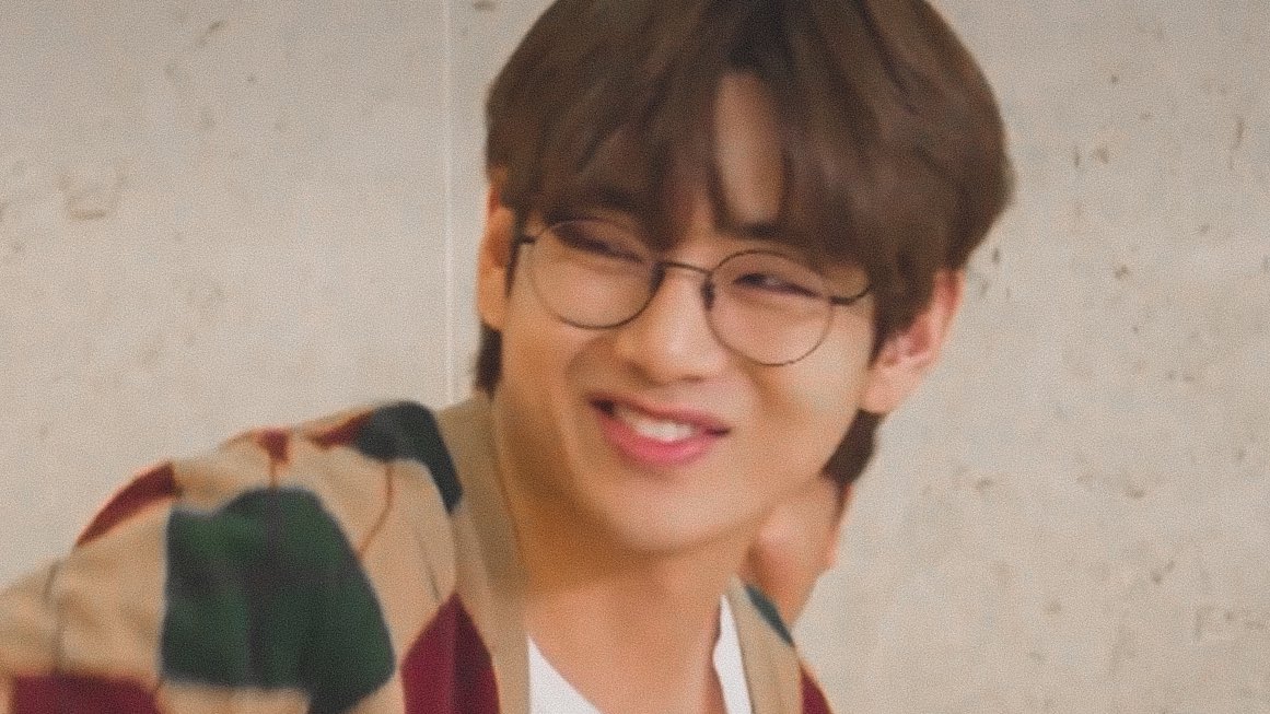 archivefortae's tweet photo. taehyung is truly our happiness preacher 😭 https://t.co/oTlMi2gQsC