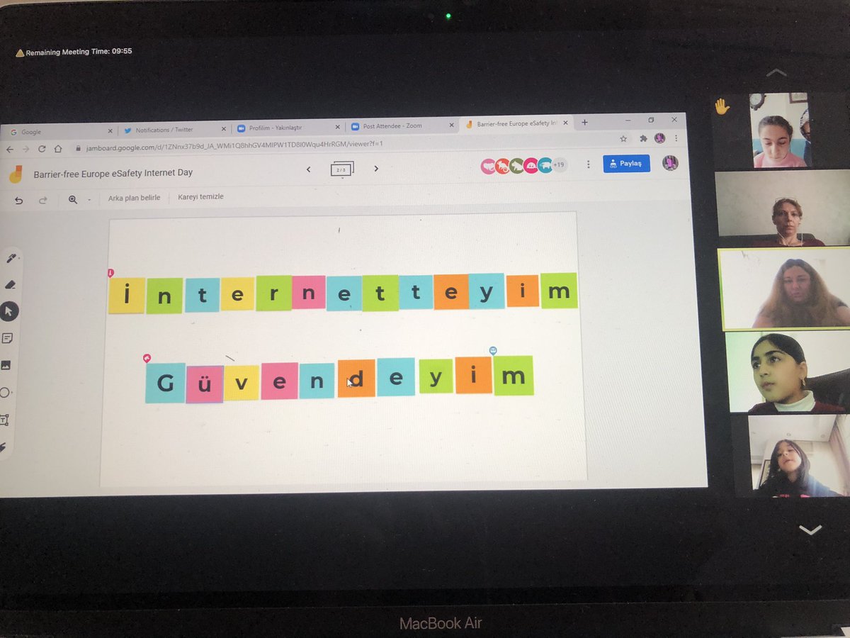 BarrierEurope's tweet photo. Güvenli İnternet Günü. Öğrenci webinarımız. Öğrencilerimizle çevrimiçi slogan yazdık.
#esafetyday 
 @avc_twinning @Avcilarilcemem 
@eTwinning_ist @A_inonuilkokulu https://t.co/6QEV5Dy4mU