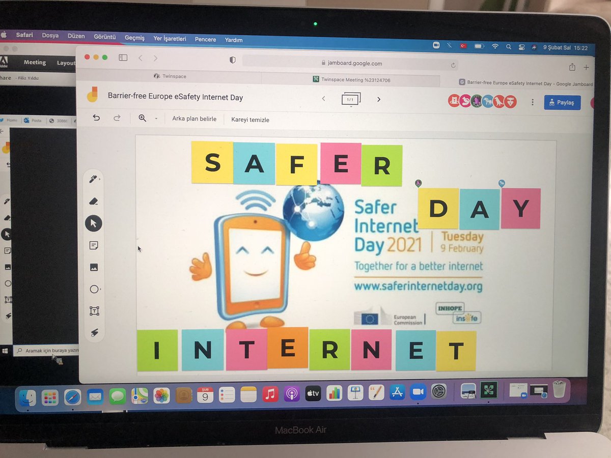 BarrierEurope's tweet photo. Güvenli İnternet Günü. Öğrenci webinarımız. Öğrencilerimizle çevrimiçi slogan yazdık.
#esafetyday 
 @avc_twinning @Avcilarilcemem 
@eTwinning_ist @A_inonuilkokulu https://t.co/6QEV5Dy4mU