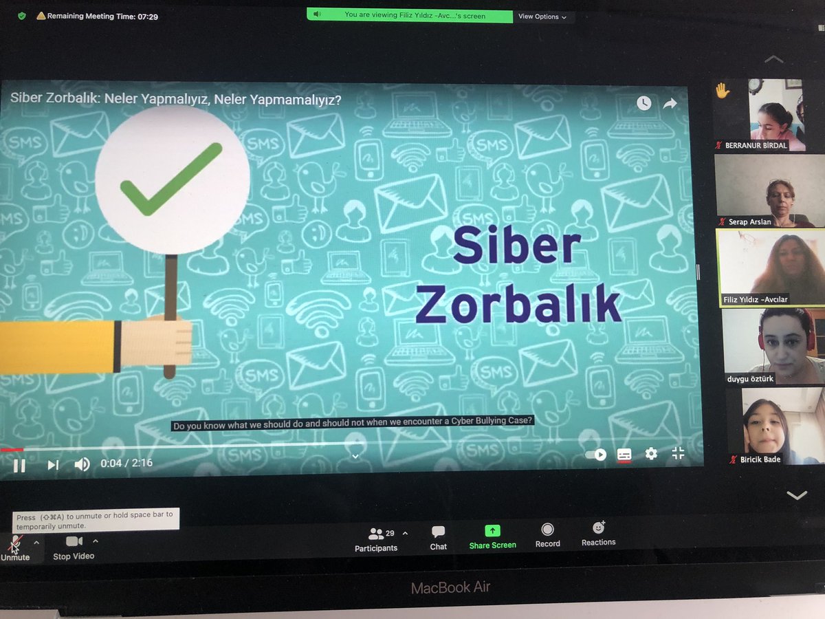BarrierEurope's tweet photo. Güvenli İnternet Günü. Öğrenci webinarımız. Öğrencilerimizle çevrimiçi slogan yazdık.
#esafetyday 
 @avc_twinning @Avcilarilcemem 
@eTwinning_ist @A_inonuilkokulu https://t.co/6QEV5Dy4mU