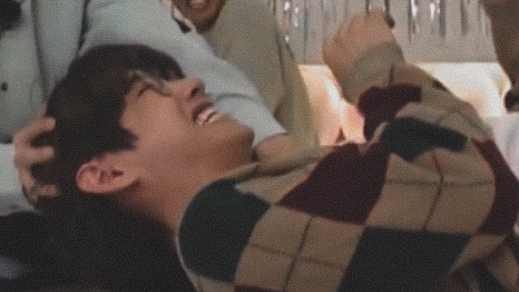 archivefortae's tweet photo. he is the cutest 😭 https://t.co/INp1pkhKYH