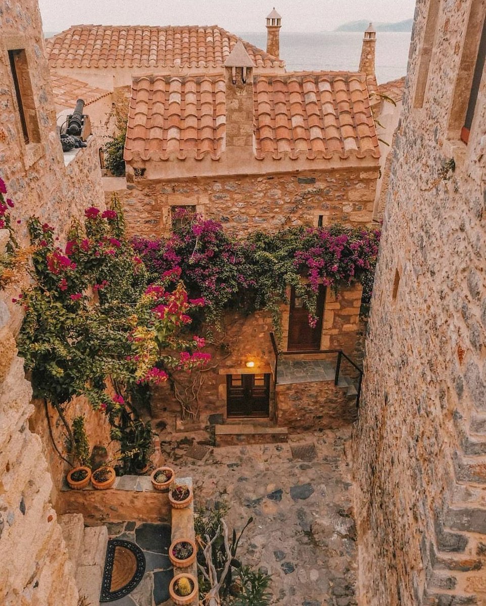 entirepiics's tweet photo. Monemvasia https://t.co/gcyfxDsHLq