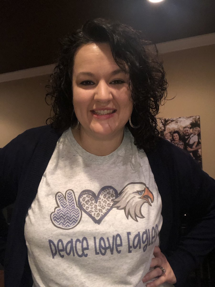 nwmediacenter's tweet photo. ✌🏼💙🦅 ALWAYS PROUD!! Once an Eagle, Always an Eagle! @nweseagles @WarrenCoSchools #WelcomeBackWCPS https://t.co/DJdbI4i9aA