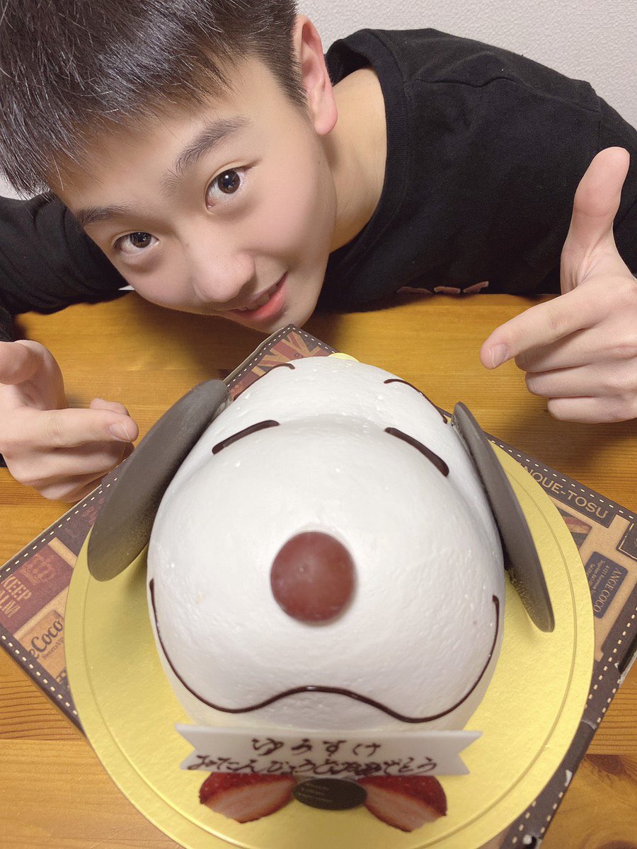 yu_209_e's tweet photo. 【2月9日】
誕生日。16歳になりました！🌟
最高の一年にします！👍

可愛すぎるケーキ💓💓🐶🎂
どこから食べよう。。。💭💭

#誕生日　#16歳　#感謝　#SNOOPY https://t.co/SfEG0fQULT
