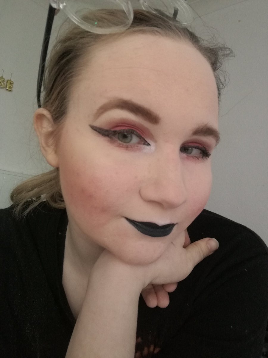 colorlessunrlse's tweet photo. outtakes from selfieday yesterday :D
I put my pics in b&amp;w but I kind of really liked the makeup look I did and u guys didn't get to see it properly :)) https://t.co/dPPmIviA7v