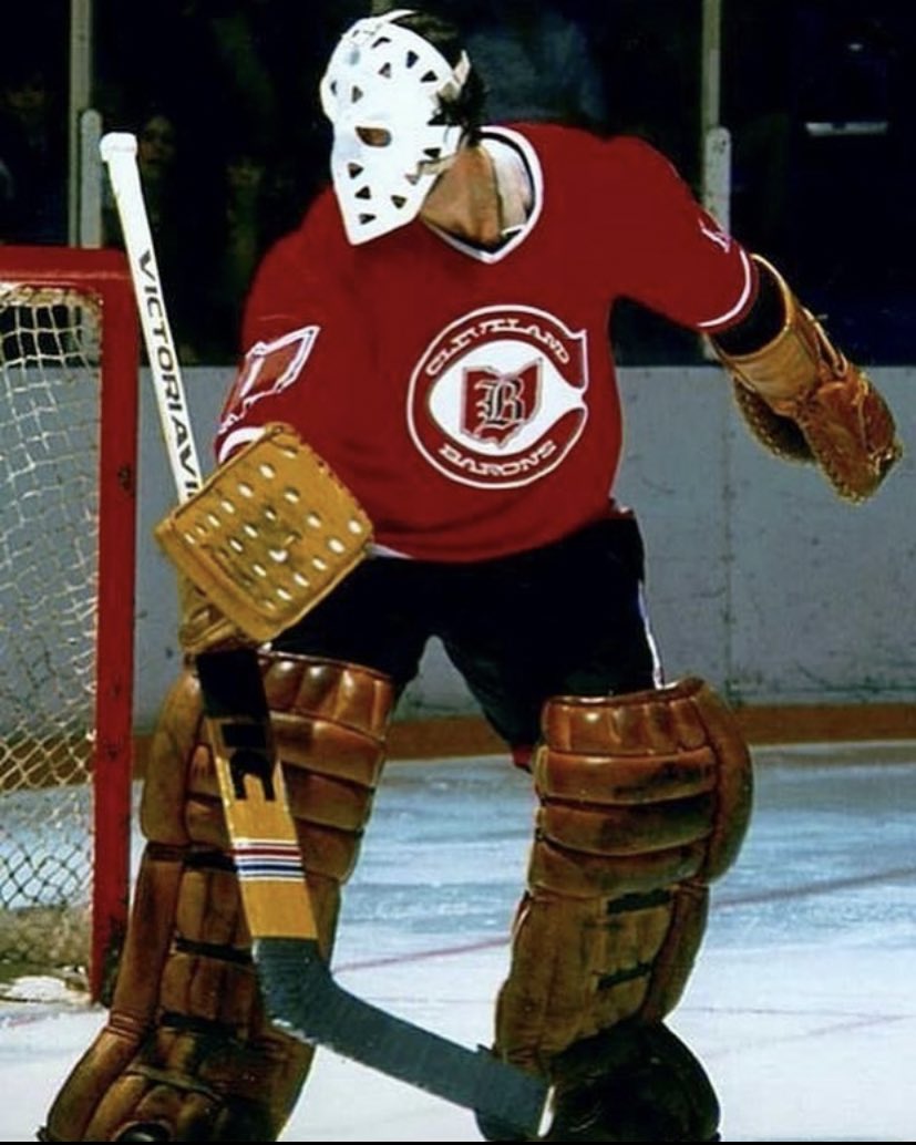 sandropacheco71's tweet photo. #Goaltender #GaryEdwards was drafted by the #StLouisBlues in the first round (6th overall) in the 1968 #NHLAmateurDraft. He wore an #Iconic style #GoalieMask and #ClassicSetup. The red #ClevelandBarons jersey was absolute beautiful. Amazing photo. #GoaliesFromThePast #NHL https://t.co/tKTZfSEgwp
