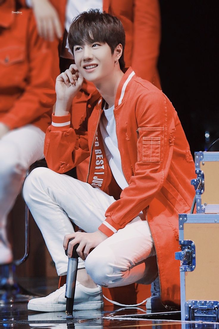 red yibo as red underwear ~ a thread