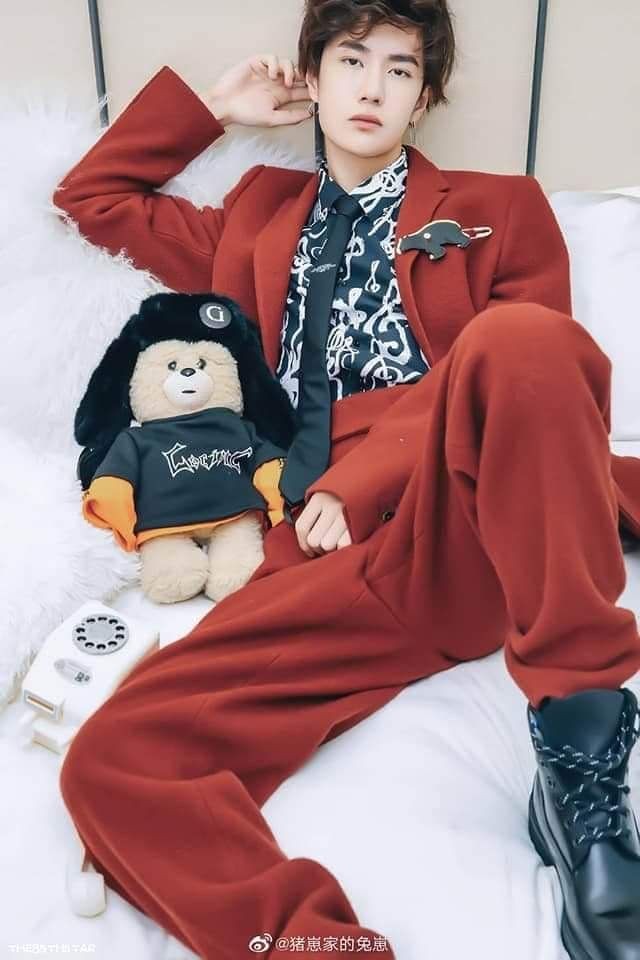 red yibo as red underwear ~ a thread