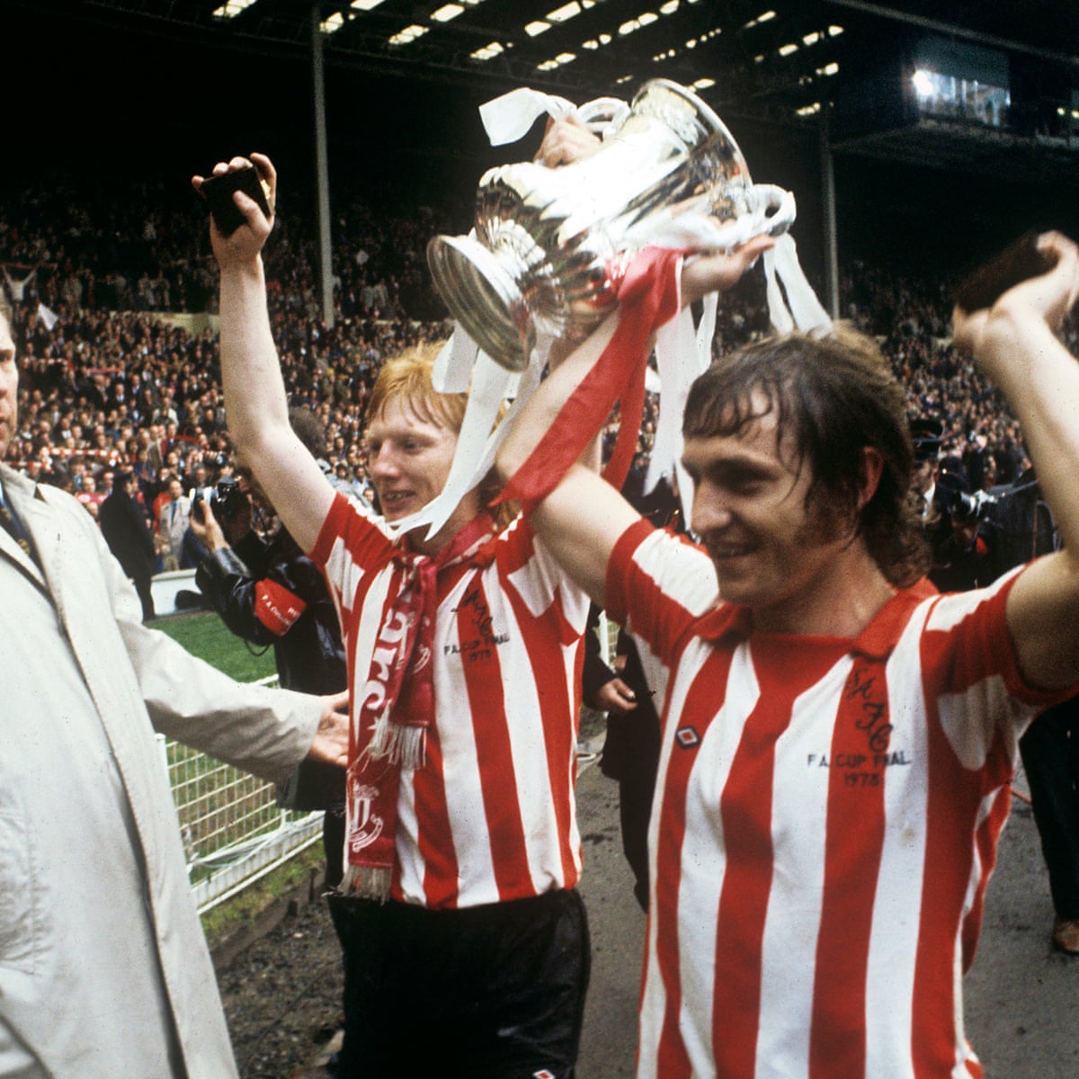 A segunda FA Cup do Sunderland e a segunda Copa do Rei do Dépor teñen algo en común: ganárona contra todo prognóstico. O Sunderland estaba en segunda división e o Dépor xogaba contra o Madrid no seu centenario.