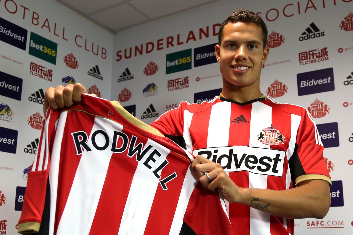 7. FICHAJES PÉSIMOS : Un dos protagonistas de Sunderland 'Til I Die é Jack Rodwell, pivote que valeu 12,5 millóns de euros e que se marchou a coste 0 cun rendemento pobre. Rolán sigue os seus pasos .