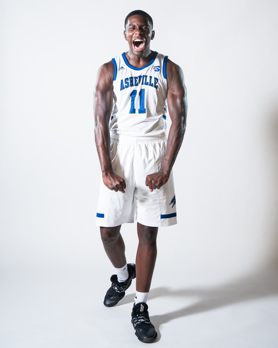 UNCAvlMBB's tweet photo. Wishing our guy @bders12 a happy birthday today! 🥳

#IWWD #KeepClimbing https://t.co/DLVpF4UNPr