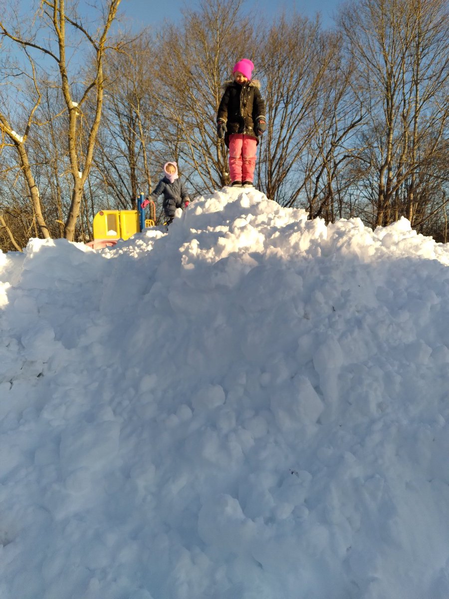misstheresapre1's tweet photo. Endless possibilities in the #snow today! Its the ultimate #loosepart @LCSns 
#nspreprimary 
#snowfort
#hidetheball
#mountainclimber
#snowplow https://t.co/LBPbvBiuR3