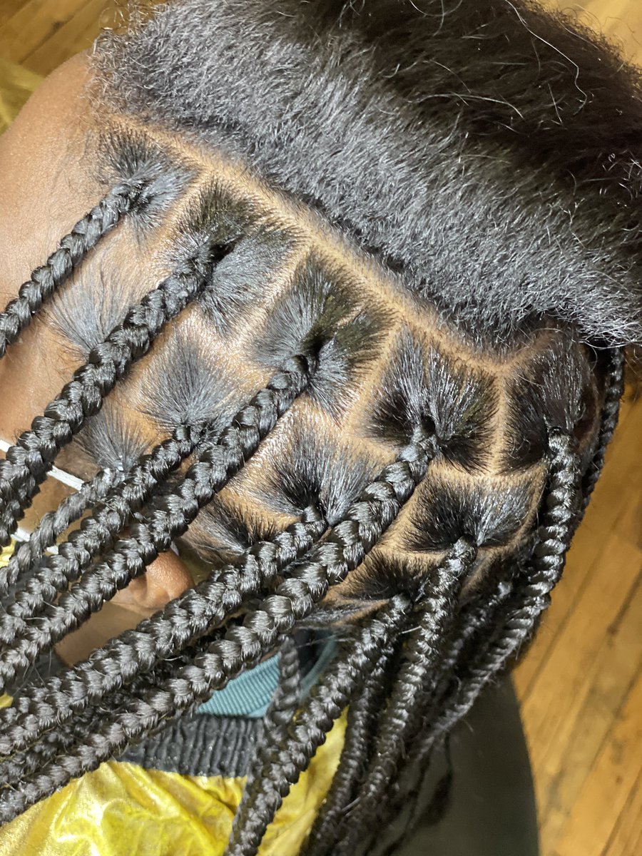 _RoyalDYNAMITE's tweet image. Knotless Box Braids 

#brbraider #batonrougebraider #labraider #atlbraider #baltimorebraider #dallasbraider #houstonbraider #mississippibraider #mua #braidtips #braiderclasses #braidertips #boxbraids #knotlessbraids #knotlessboxbraids #crotchetbraids #batonrougehairstylist