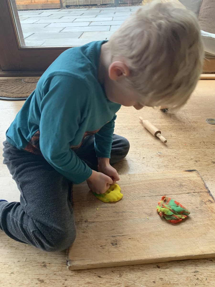 DaveniesPrePrep's tweet photo. Year 1 enjoyed an Italian extravaganza in Topic and got creative in the kitchen making some yummy looking pizzas 🍕 #Italy #pizza #worldtravels #cooking #littlechef #engageinspirechallenge #DaveniesDigitalLearning https://t.co/QncfAGbLGf