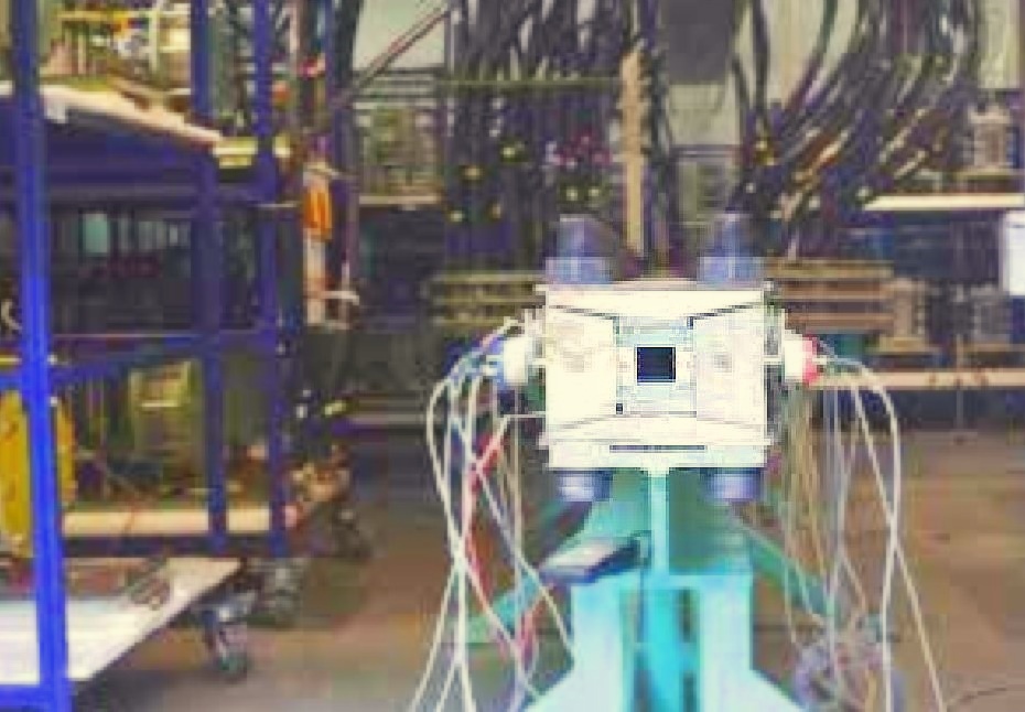 DefenceDecode's tweet image. DRDO Electromagnetic Railgun (#EMRG) 

ARDE has successfully designed and developed EM Gun powered by 10MJ capacitor bank.
Now working on the Design, Development and Installation of EM Rail-gun powered by 100MJ Capacitor Bank on Fixed Firing Stand for EM Launch Technology.